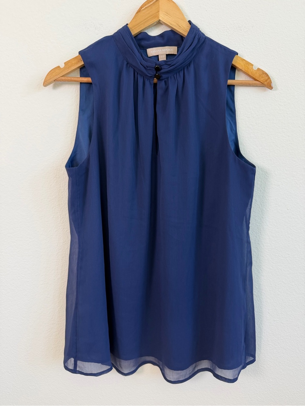 Banana Republic Woman’s Navy Sleeveless Mock Neck Blouse Size 10